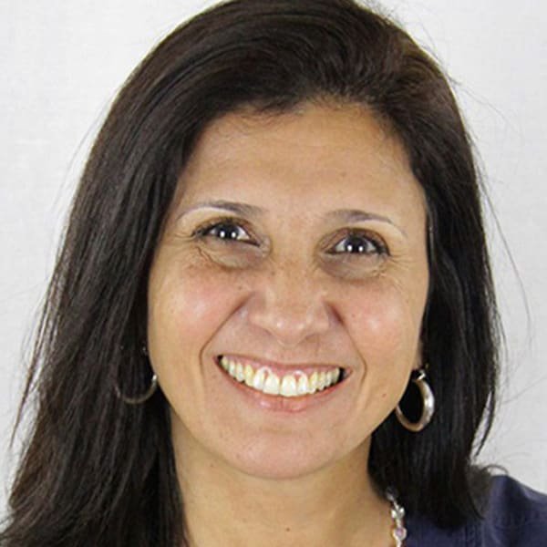 Photo of Dr. Lilian Carvalho